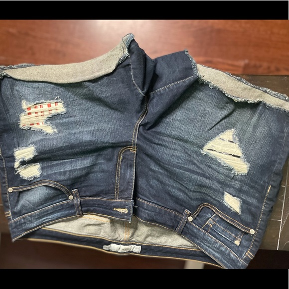 Torrid distressed patchwork mini Jean shorts - Picture 2 of 5